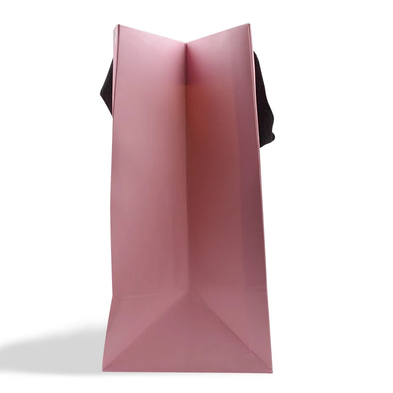 Luxury Eco-Friendly White Kraft Paper Gift Bag with Ribbon Luxury Eco-Friendly White Kraft Paper Gift Bag with Ribbon