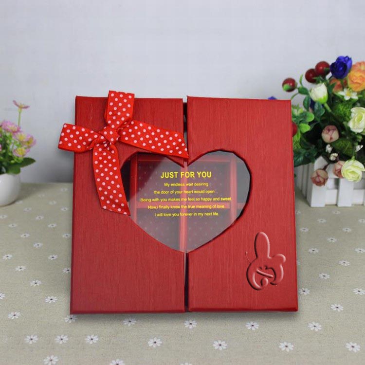 Chocolate packing box with bow-tie Chocolate packing box with bow-tie