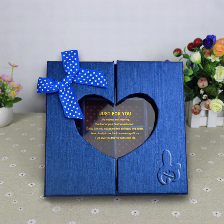 Chocolate packing box with bow-tie Chocolate packing box with bow-tie