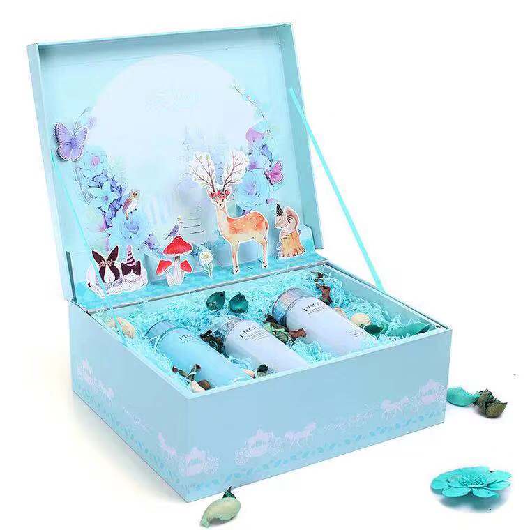 Chinese factory custom Skincare set gift box with Raffia