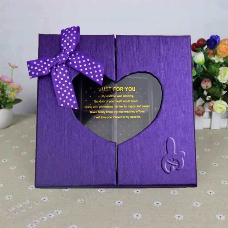Chocolate packing box with bow-tie Chocolate packing box with bow-tie