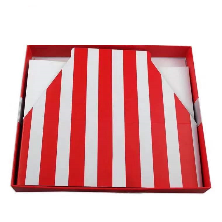 Valentine’s Day gift box with Raffia and bow