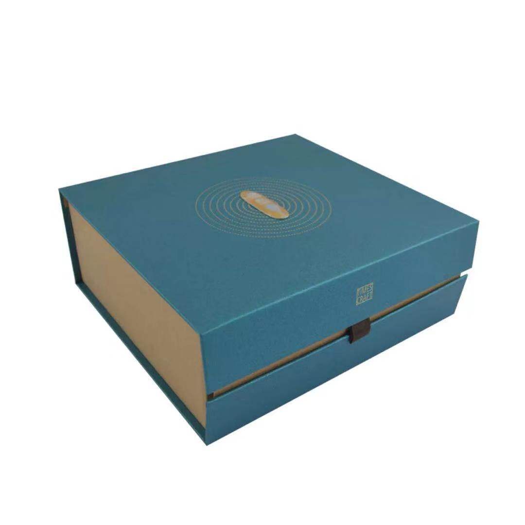 New design featuring cosmetic packaging box with metal lock