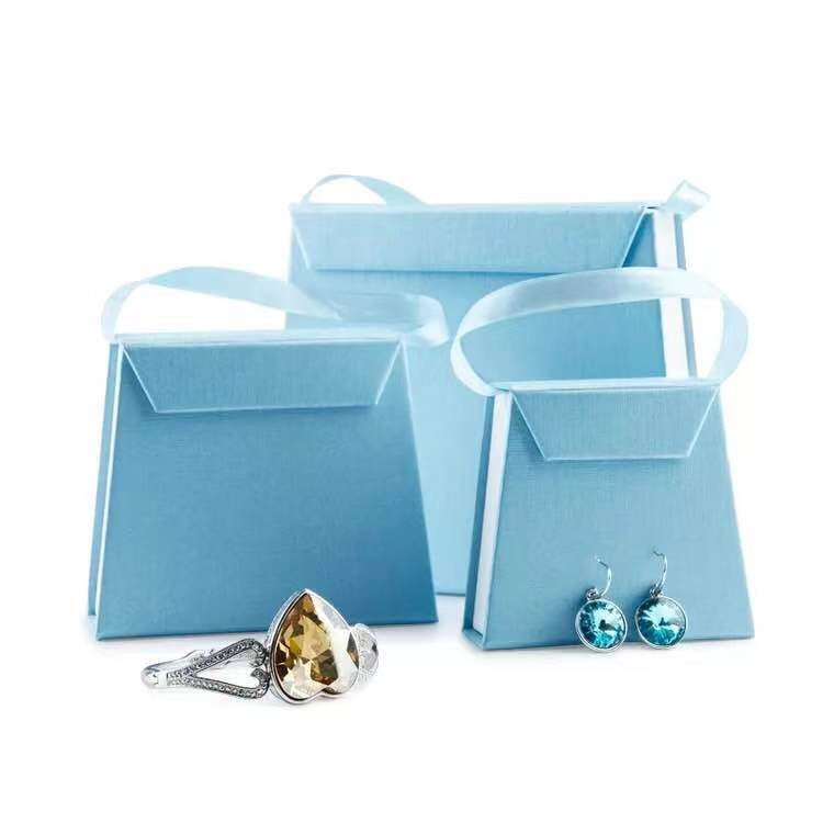 Trapezoidal portable jewelry storage box Trapezoidal portable jewelry storage box