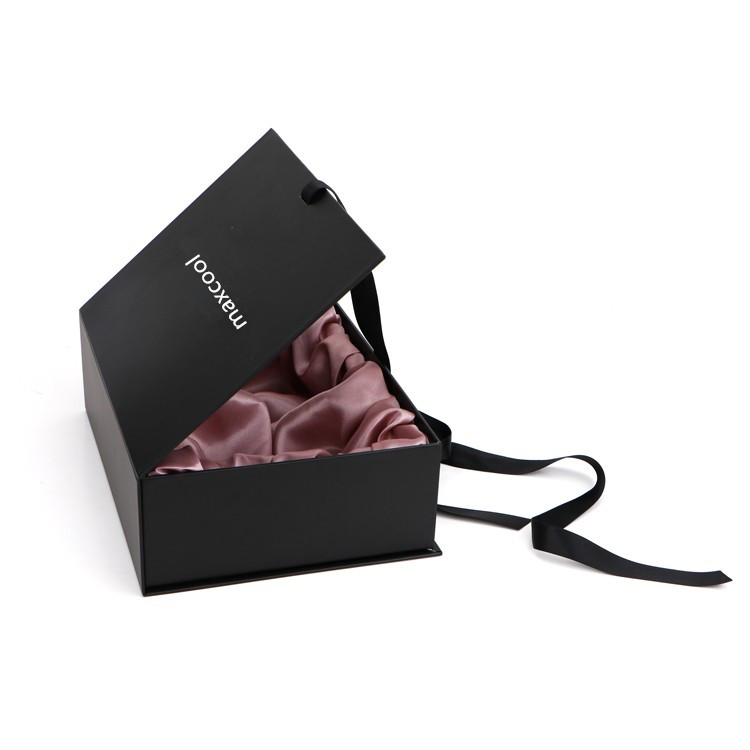 Black gift box with silk satin cloth wig packaging box Black gift box with silk satin cloth wig packaging box