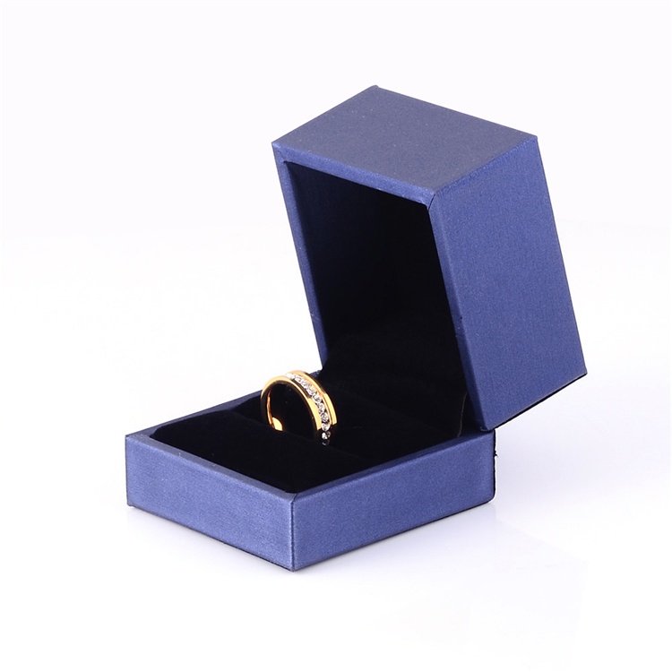 Delicate bracelet necklace jewelry box Delicate bracelet necklace jewelry box