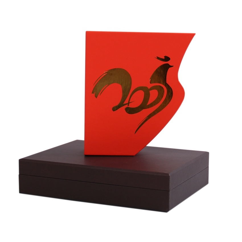 Cardboard handmade chocolate box with paper divider Cardboard handmade chocolate box with paper divider