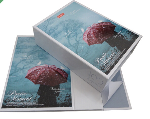 Magnetic folding gift box for clothing Magnetic folding gift box for clothing