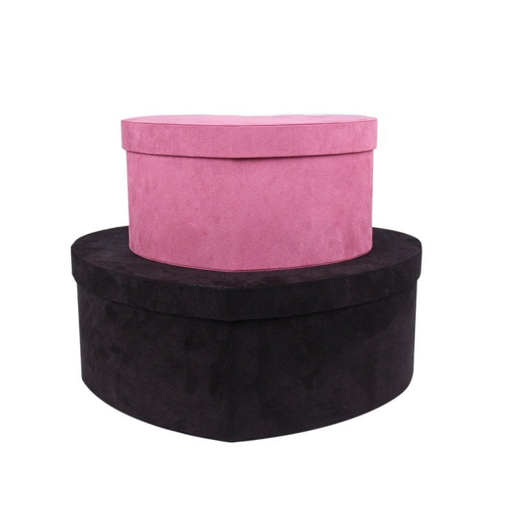 Luxurious velvet gold lined round flower gift box Luxurious velvet gold lined round flower gift box