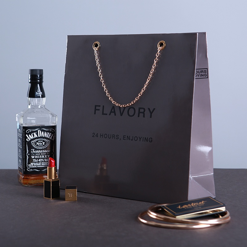 Luxury exquisite chain portable paper bag Luxury exquisite chain portable paper bag