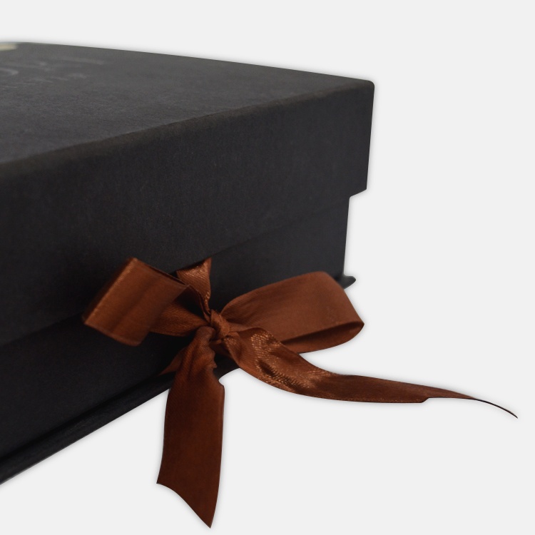 Luxury magnetic folding box with ribbon