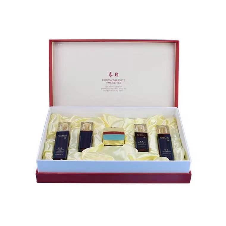 New design featuring cosmetic packaging box with metal lock New design featuring cosmetic packaging box with metal lock