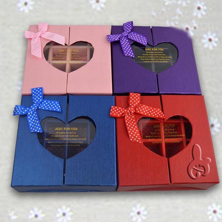 Chocolate packing box with bow-tie Chocolate packing box with bow-tie