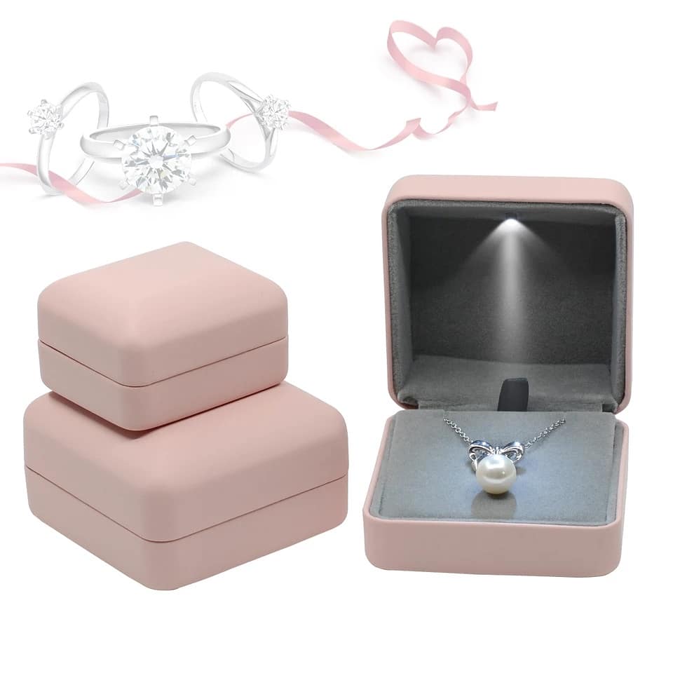 Pink jewelry package leather box with LED lighting Pink jewelry package leather box with LED lighting