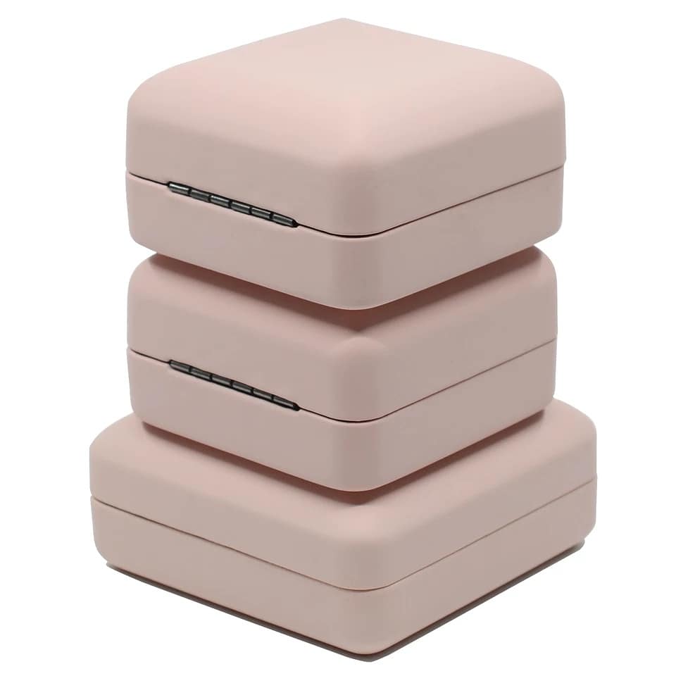 Pink jewelry package leather box with LED lighting Pink jewelry package leather box with LED lighting
