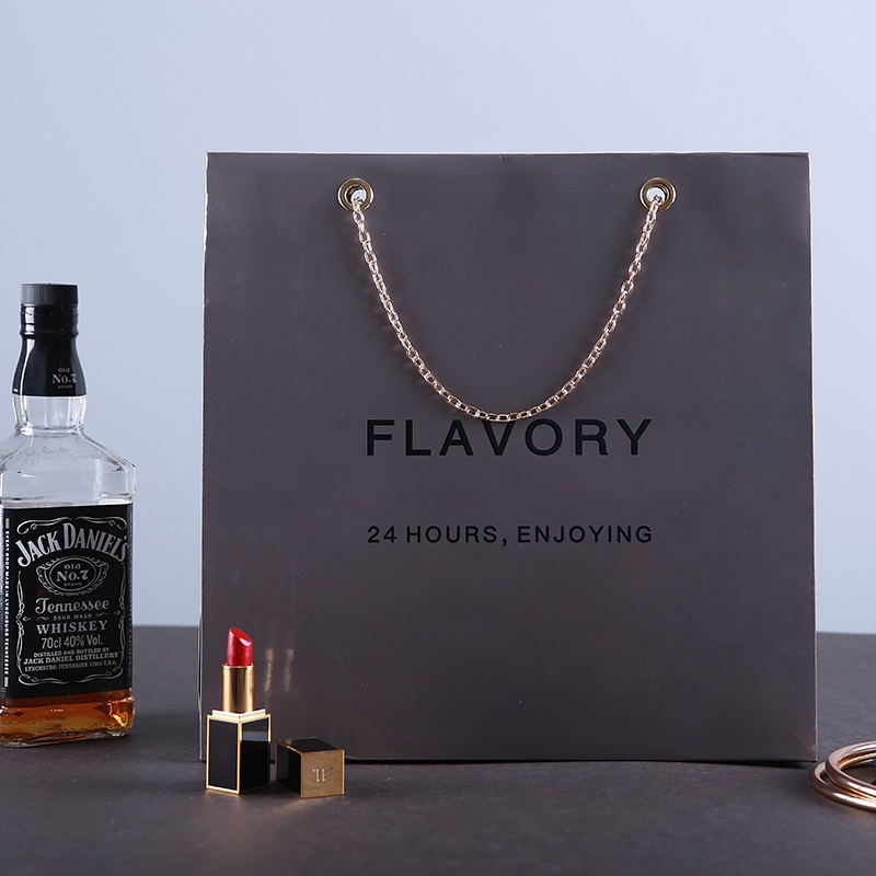 Luxury exquisite chain portable paper bag Luxury exquisite chain portable paper bag