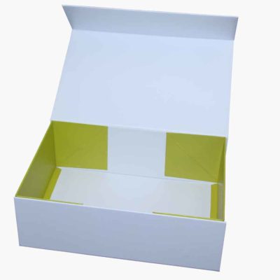 White cardboard magnetic closure folding box White cardboard magnetic closure folding box