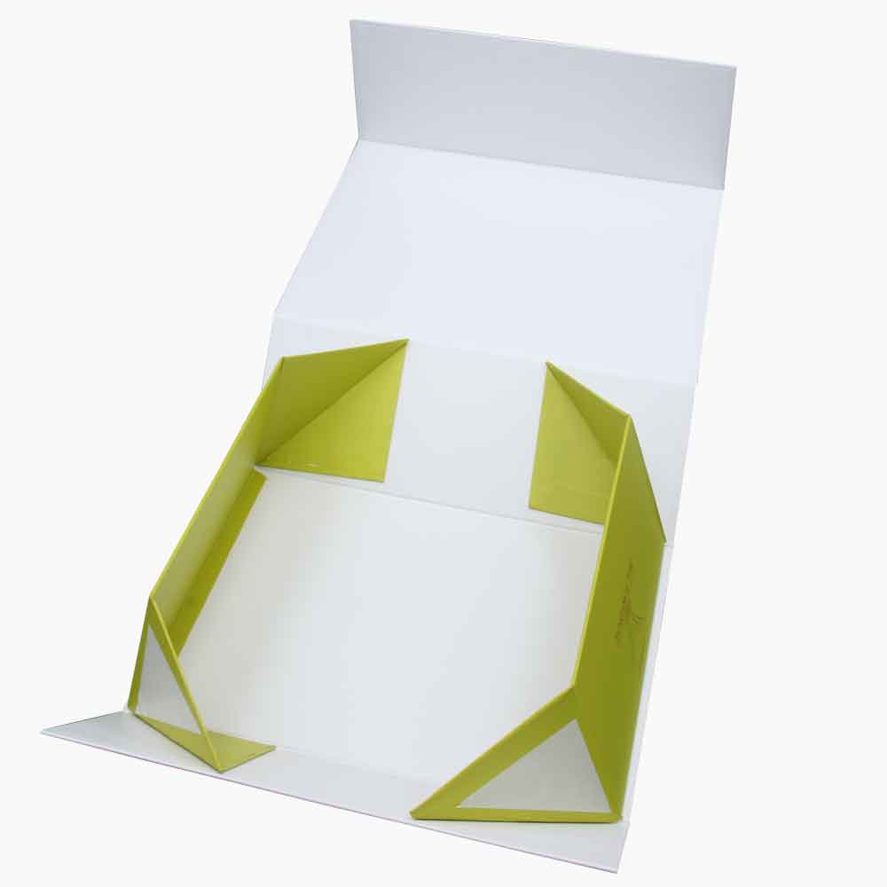 White cardboard magnetic closure folding box