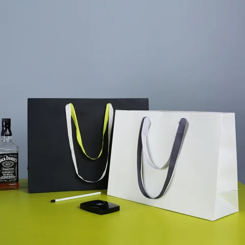 Large shopping bag with ribbon